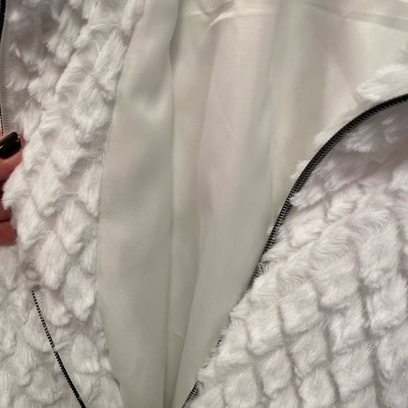 Bianca Blu White Faux Fur Zip Up Vest NWT Women’s Size XL - Picture 5 of 7